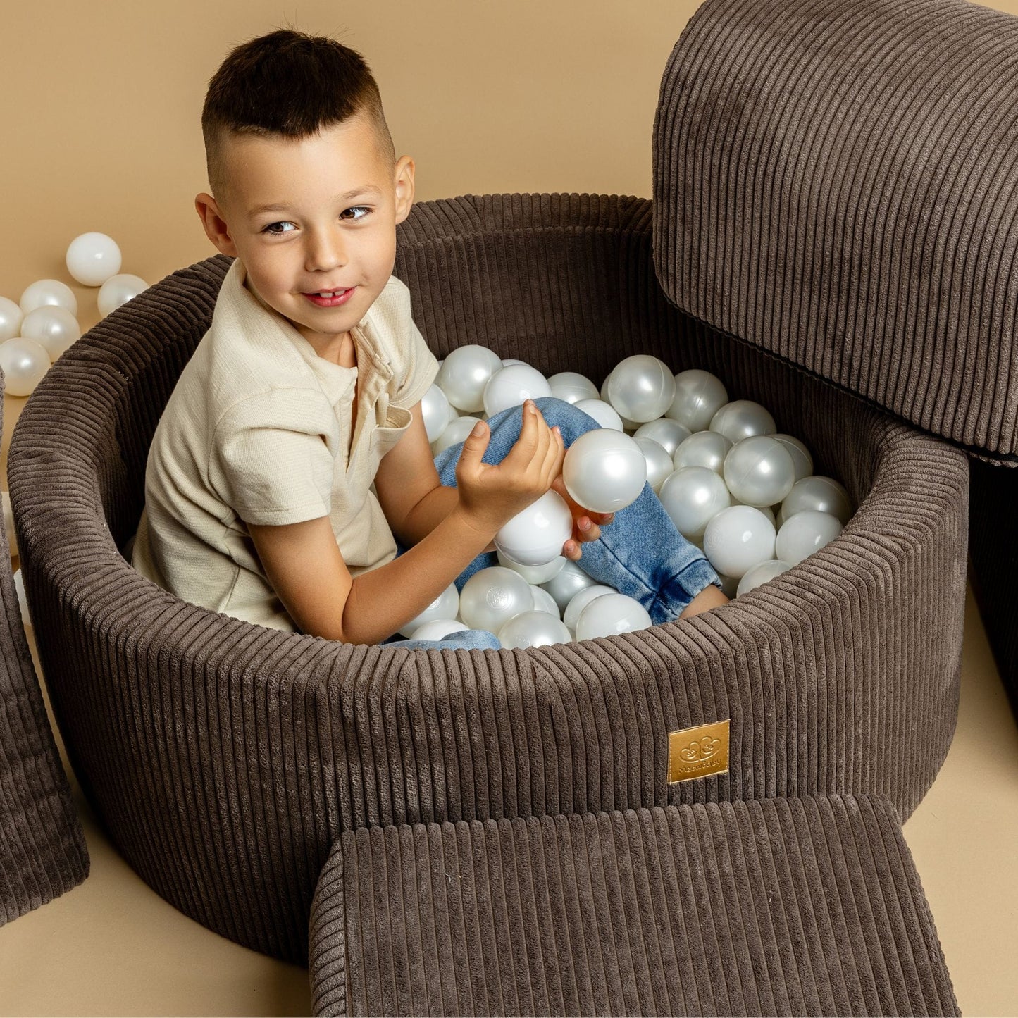 Ball Pit With 200 White Balls - Aesthetic Brown