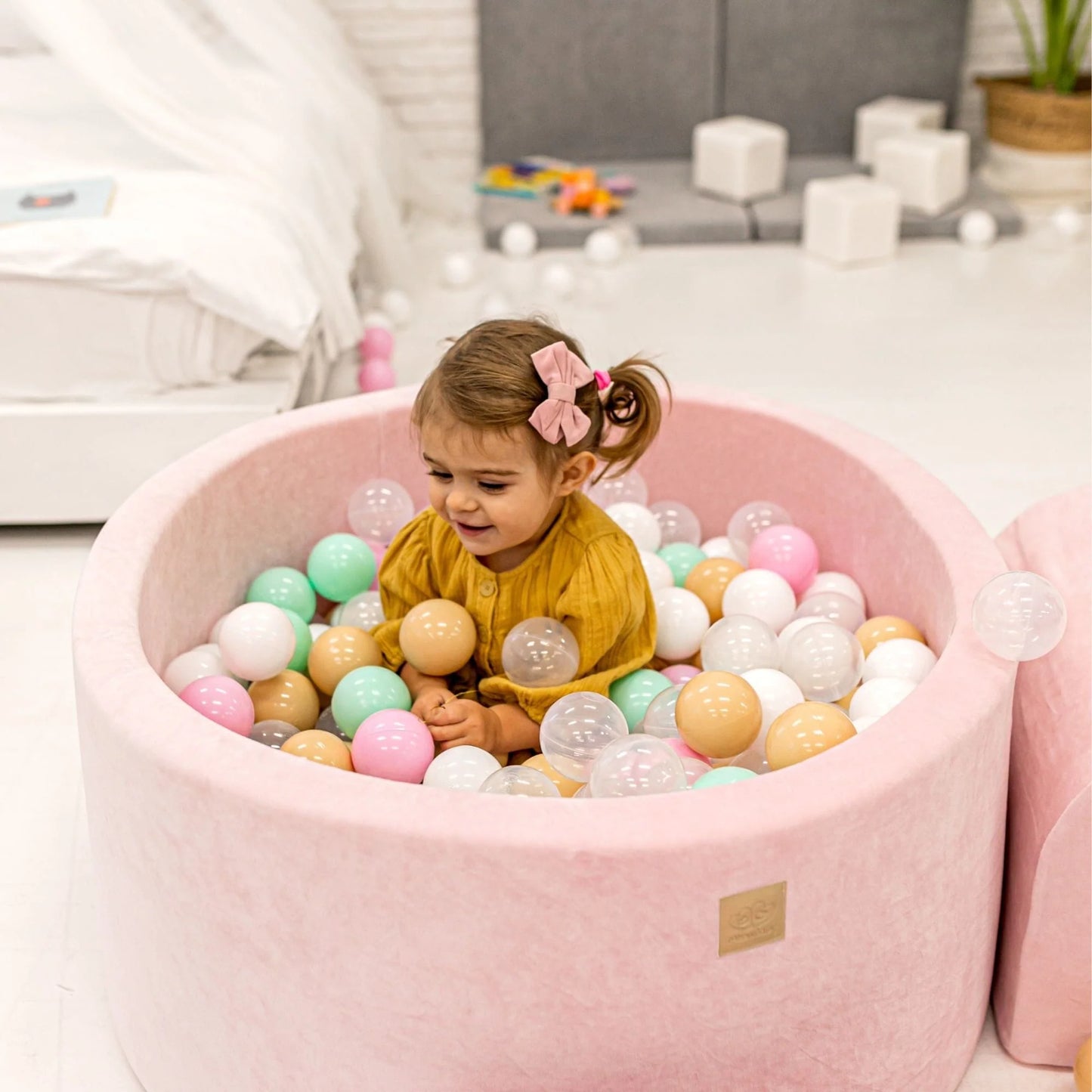 Velour Baby Foam Pit with 300 balls - Light Pink Velvet